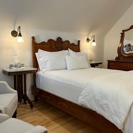 The Red House Fredericton Bed & Breakfast Eksteriør bilde