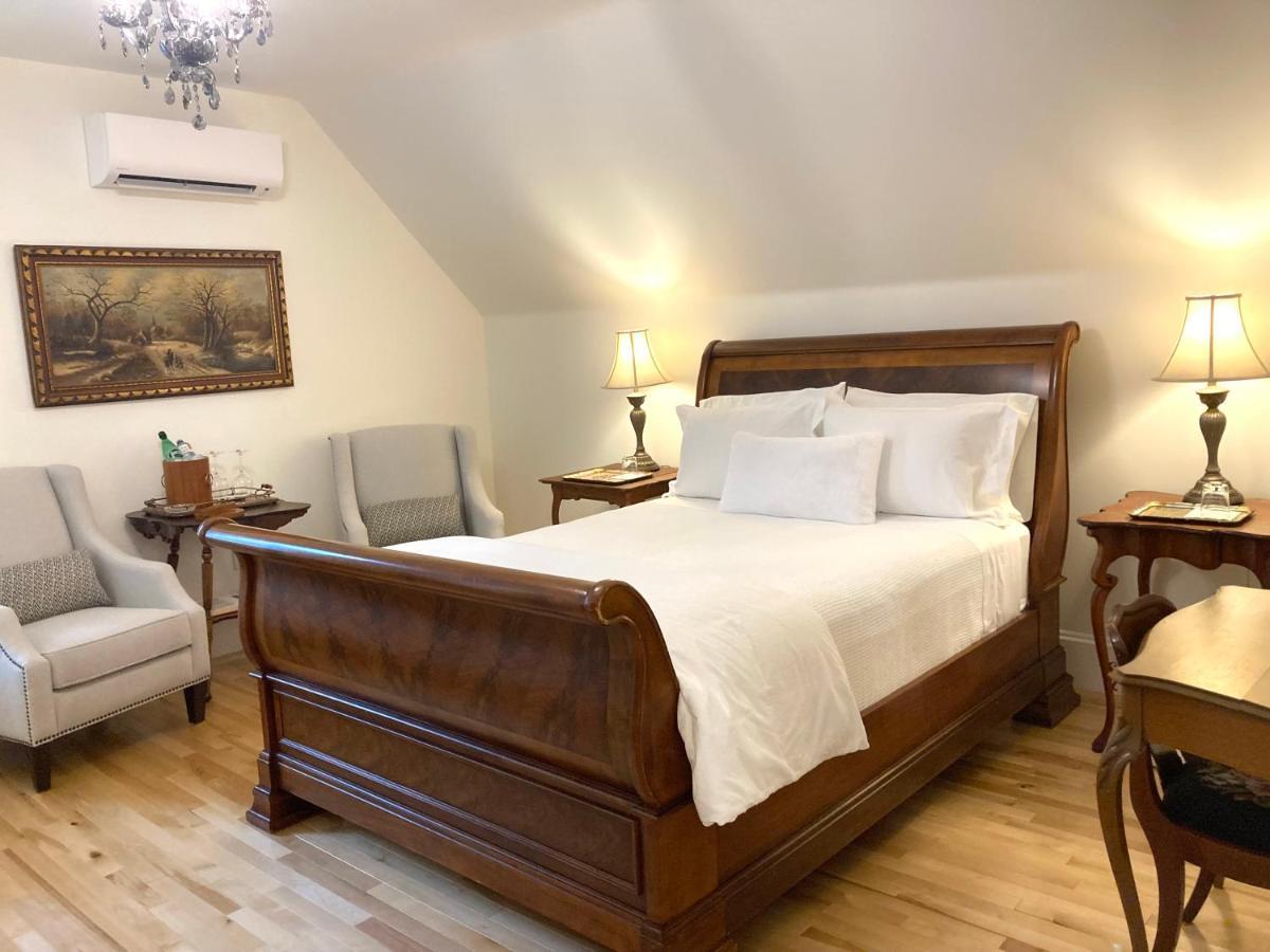 The Red House Fredericton Bed & Breakfast Eksteriør bilde