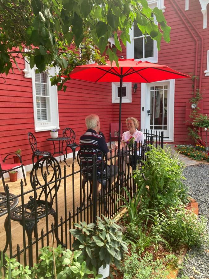 The Red House Fredericton Bed & Breakfast Eksteriør bilde
